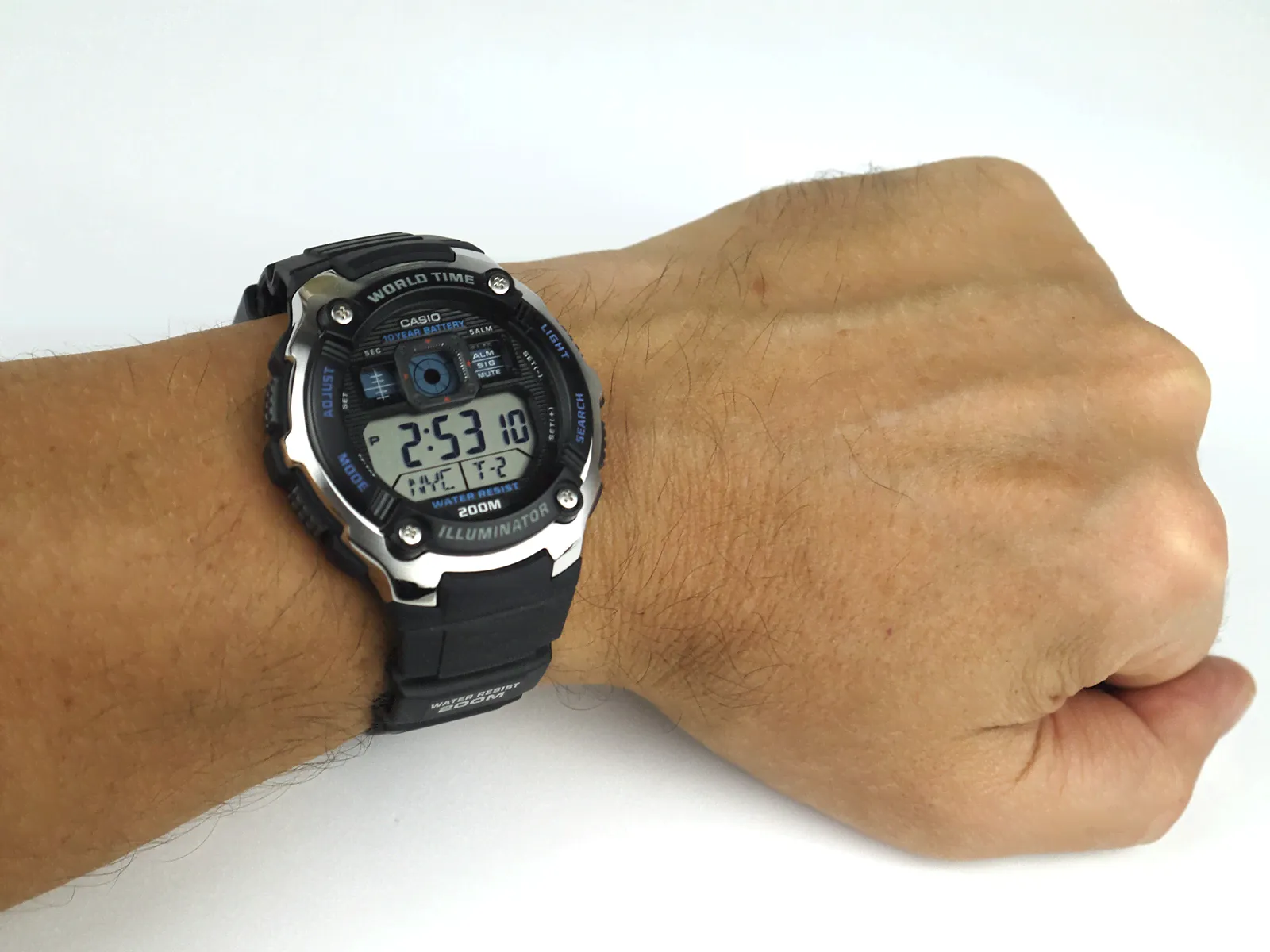 Часы Casio AE-2000W-1AV-2