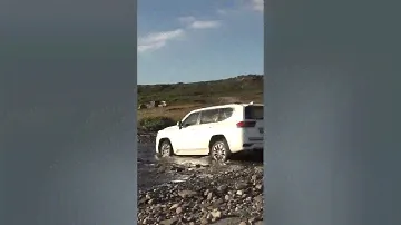 Toyota Land Cruiser 300 топовый вседорожник.